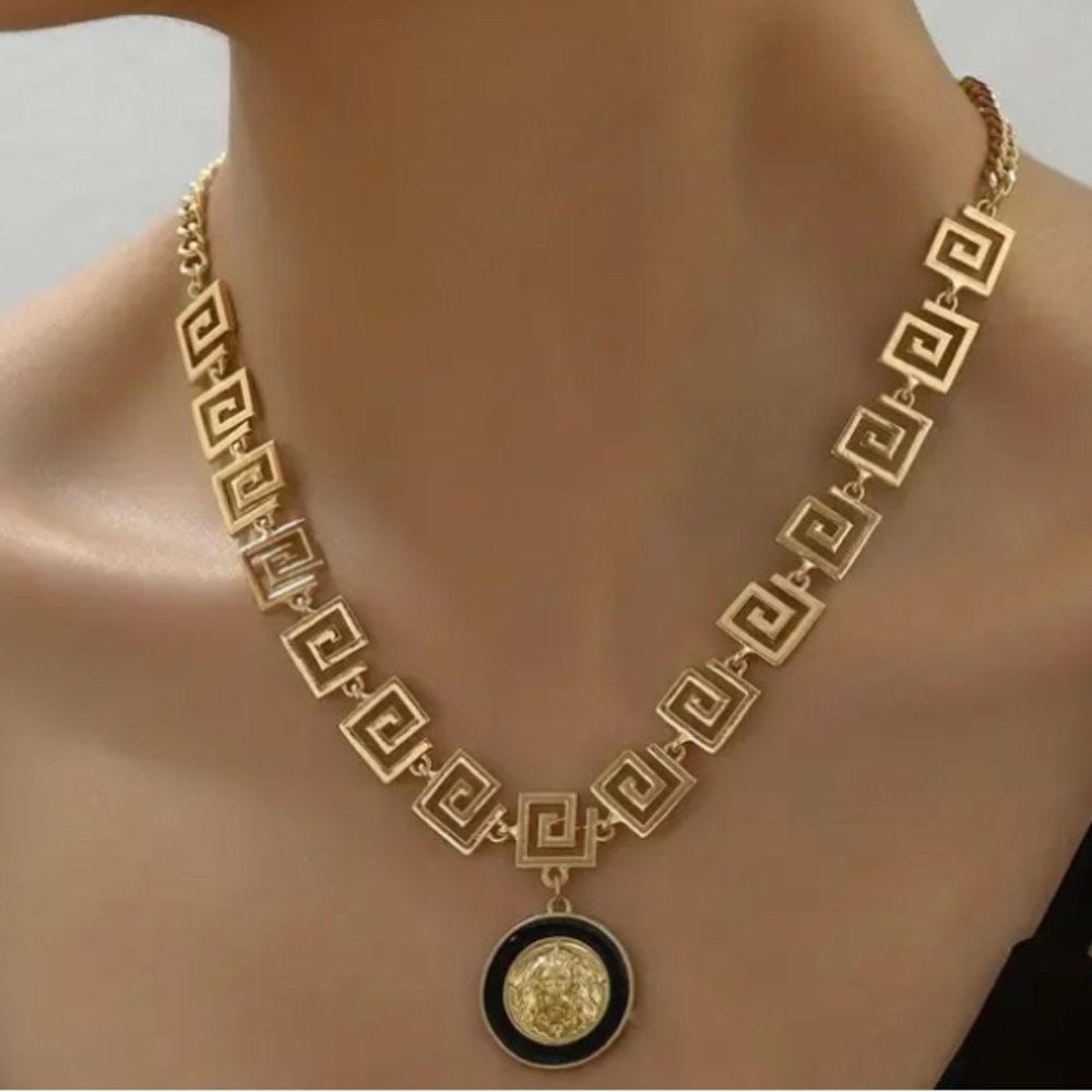 Enamel Glaze Lion Head wall pattern chain